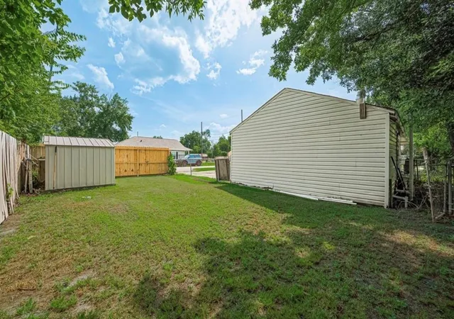 Listing Photo 4 - Condo for sale in building located at 6741 Goforth St, Houston, TX 77021 - Unit #A