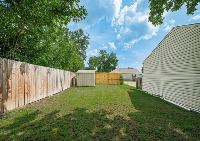Listing Photo 5 - Condo for sale in building located at 6741 Goforth St, Houston, TX 77021 - Unit #A