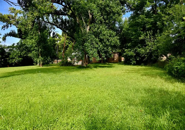 Photo 4 of Sale Pending at 4518 Wayne St, Houston, TX 77026 | MLS# 39725532 | Listing updated on 2026-07-22