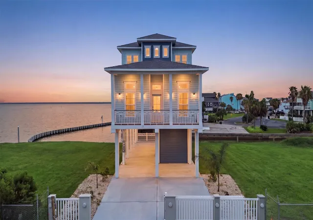 Photo 1 of Sale Pending at 107 Gulf Dr, Galveston, TX 77554 | MLS# 14034091 | Listing updated on 2026-09-19