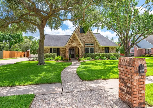 2nd image of 1603 White Wing Cir, Friendswood, TX 77546 | MLS# 56417173