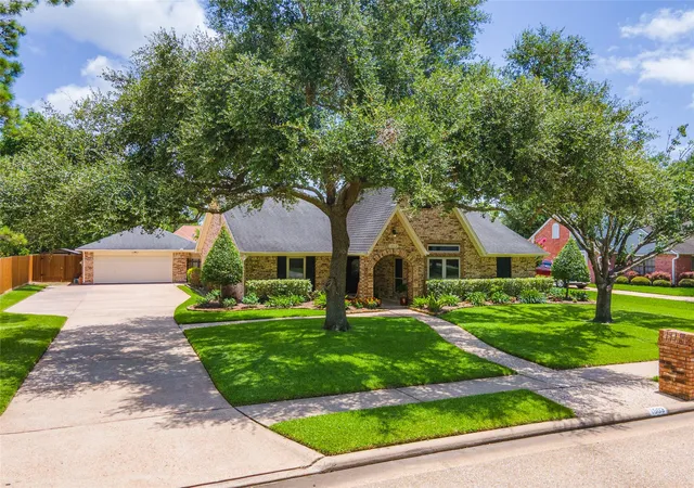 50th image of 1603 White Wing Cir, Friendswood, TX 77546 | MLS# 56417173