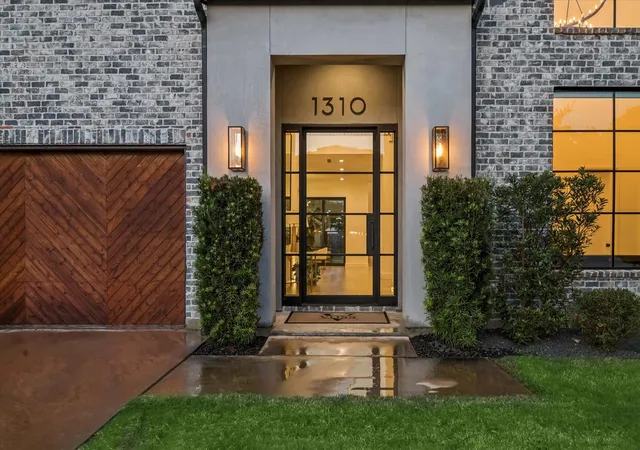 2nd image of 1310 Story St, Houston, TX 77055 | MLS# 82481098