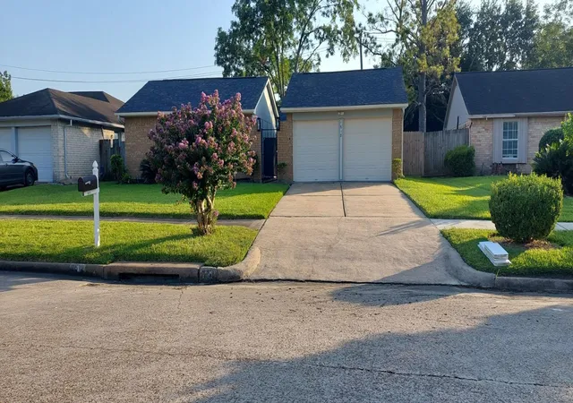 Photo 2 of Single family home for sale at 1618 Thornbrook Dr, Missouri City, TX 77489 | MLS# 89962923 | Listing updated on 2026-08-05
