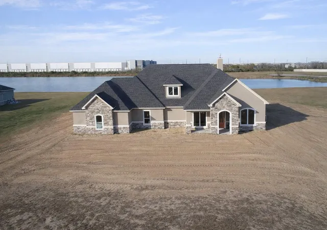 Photo 3 of Single family home for sale at 3811 Lakeridge Pkwy, Baytown, TX 77523 | MLS# 52692884 | Listing updated on 2026-08-28