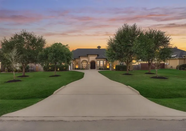 Photo 4 of Single family home for sale at 18823 Quiet Water Way, Montgomery, TX 77356 | MLS# 22275587 | Listing updated on 2026-09-12