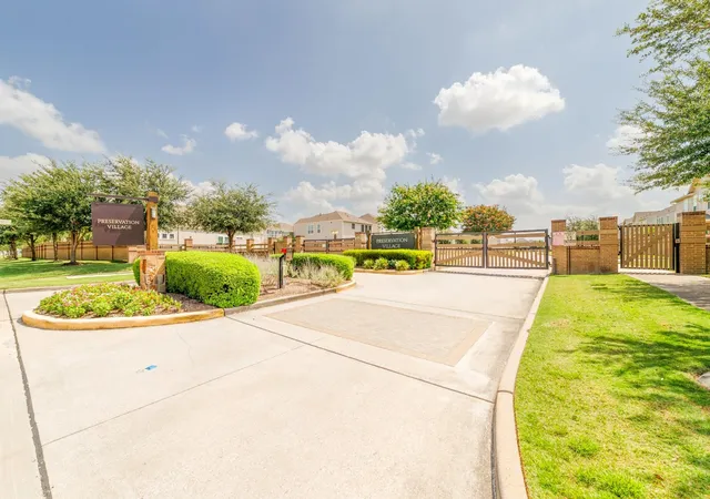 Photo 3 of Sale Pending at 10008 Waving Grain Ln, Houston, TX 77080 | MLS# 94707306 | Listing updated on 2026-09-16