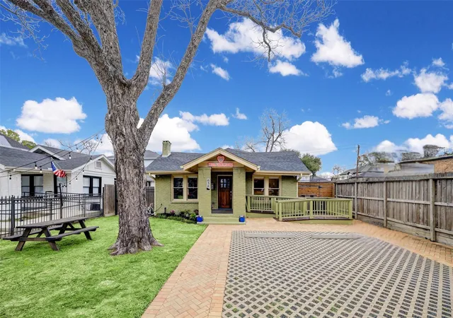 Photo 3 of Single family home for sale at 638 Heights Blvd, Houston, TX 77007 | MLS# 66129150 | Listing updated on 2026-09-17
