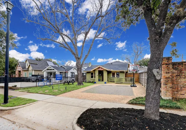 Photo 4 of Single family home for sale at 638 Heights Blvd, Houston, TX 77007 | MLS# 66129150 | Listing updated on 2026-09-17