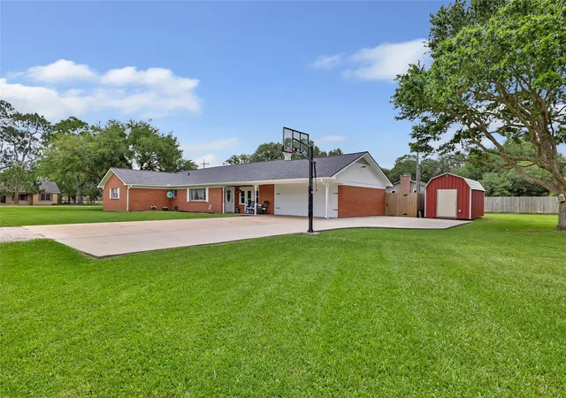 Homes for sale in Anahuac, TX | 106 Lynn Street Street, Anahuac, TX 77514 | MLS# 27809352