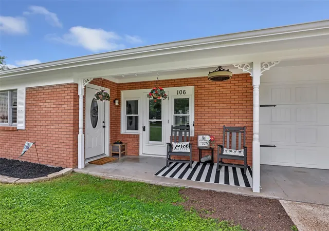 Homes for sale in Anahuac, TX | 106 Lynn Street Street, Anahuac, TX 77514 | MLS# 27809352