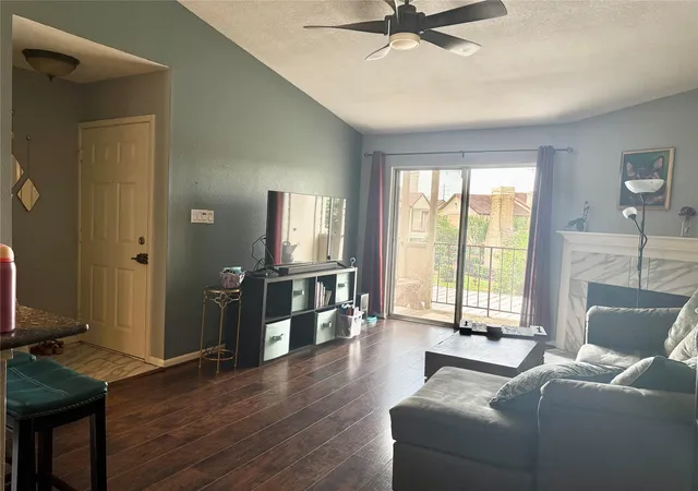 1st image of 2120 El Paseo St #408, Houston, TX 77054 | MLS# 63868018