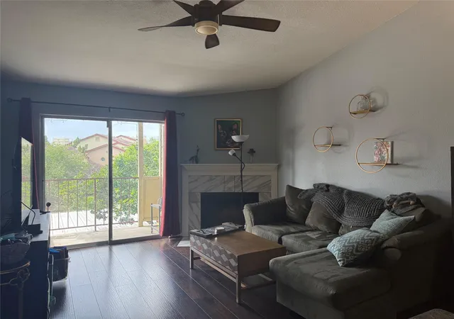 3rd image of 2120 El Paseo St #408, Houston, TX 77054 | MLS# 63868018