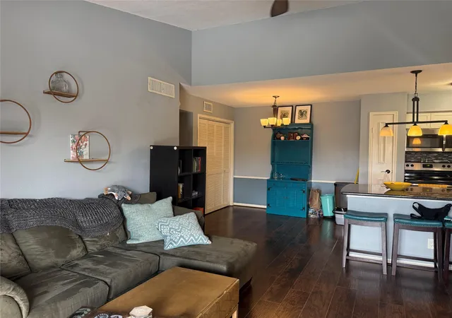 5th image of 2120 El Paseo St #408, Houston, TX 77054 | MLS# 63868018