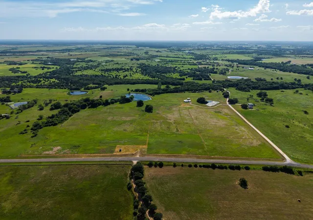 4th image of 8245 Tottenham Rd, Chappell Hill, TX 77426 | MLS# 24639505