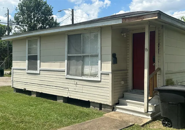 Photo 1 of Single family home for sale at 3923 Caplin St, Houston, TX 77026 | MLS# 56903915 | Listing updated on 2026-09-14