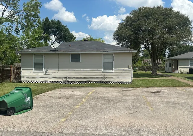 Photo 2 of Single family home for sale at 3923 Caplin St, Houston, TX 77026 | MLS# 56903915 | Listing updated on 2026-09-14