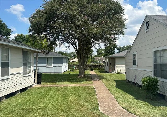 Photo 3 of Single family home for sale at 3923 Caplin St, Houston, TX 77026 | MLS# 56903915 | Listing updated on 2026-09-14