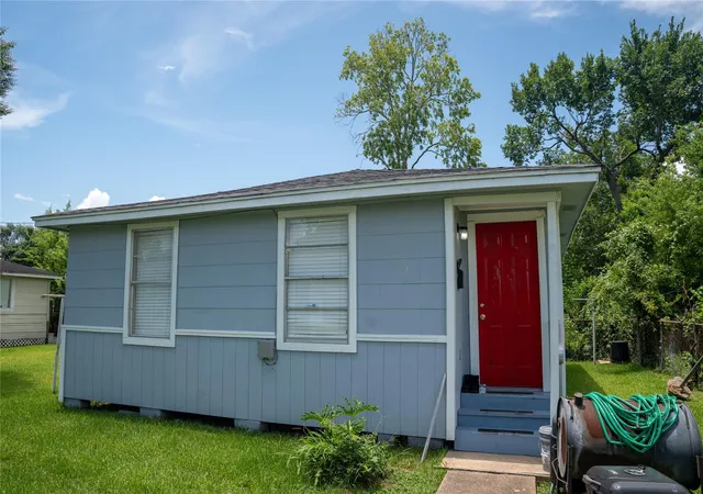 Photo 4 of Single family home for sale at 3923 Caplin St, Houston, TX 77026 | MLS# 56903915 | Listing updated on 2026-09-14