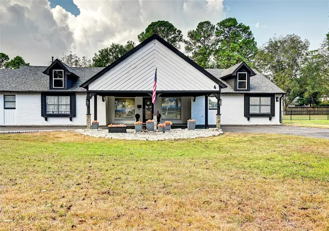 Photo 1 of Single family home for sale at 6 Oak Holw Cir, Cypress, TX 77429 | MLS# 88104630 | Listing updated on 2026-07-28