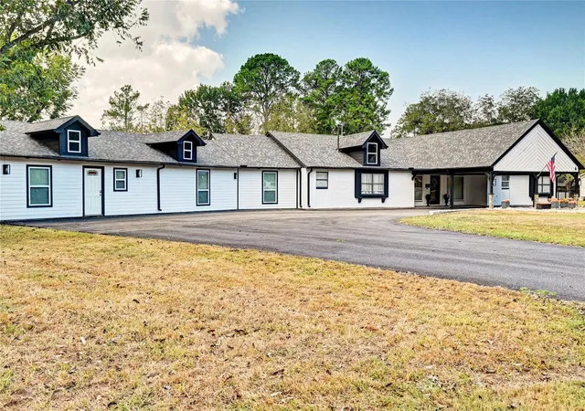 Photo 3 of Single family home for sale at 6 Oak Holw Cir, Cypress, TX 77429 | MLS# 88104630 | Listing updated on 2026-07-28