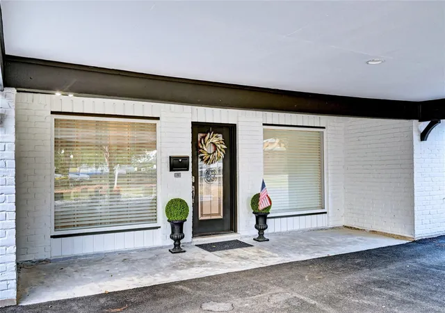 Photo 3 of Single family home for sale at 6 Oak Holw Cir, Cypress, TX 77429 | MLS# 88104630 | Listing updated on 2026-07-28