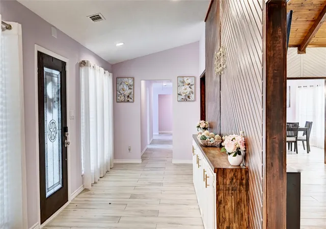 Photo 4 of Single family home for sale at 6 Oak Holw Cir, Cypress, TX 77429 | MLS# 88104630 | Listing updated on 2026-07-28