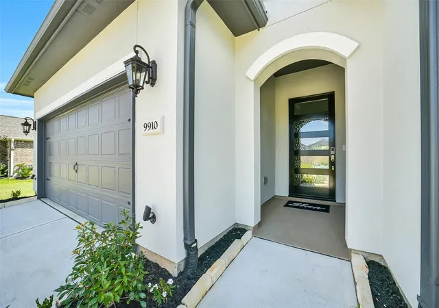 4th image of 9910 Deep Water Dr, Missouri City, TX 77459 | MLS# 53318745