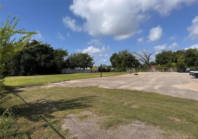 Photo 2 of Land for sale at 7151 Lawndale St, Houston, TX 77023 | MLS# 25139924 | Listing updated on 2026-08-03