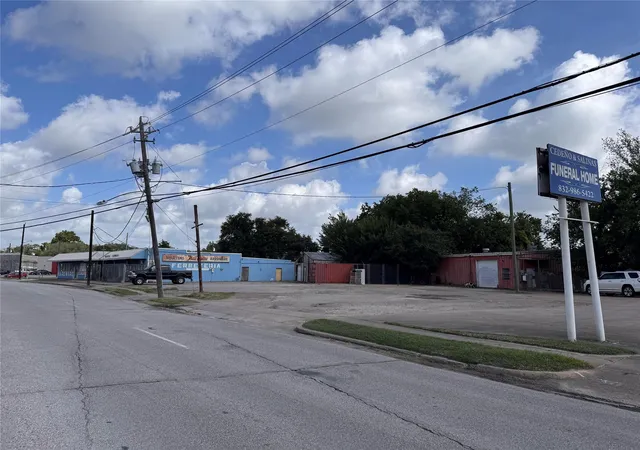 Photo 3 of Land for sale at 7151 Lawndale St, Houston, TX 77023 | MLS# 25139924 | Listing updated on 2026-08-03