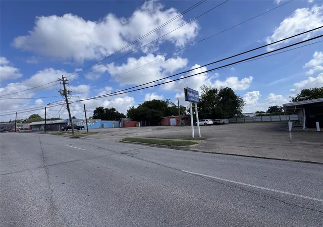Photo 4 of Land for sale at 7151 Lawndale St, Houston, TX 77023 | MLS# 25139924 | Listing updated on 2026-08-03