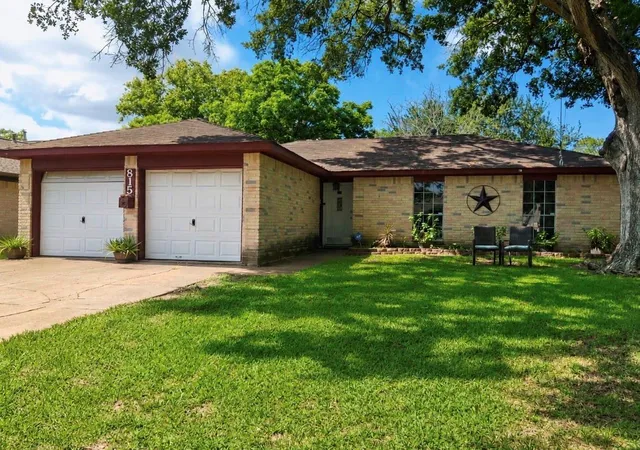 Photo 1 of Single family home for sale at 815 Redway Ln, Houston, TX 77062 | MLS# 95372554 | Listing updated on 2026-09-21