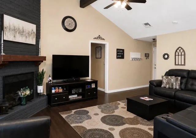 Photo 3 of Single family home for sale at 815 Redway Ln, Houston, TX 77062 | MLS# 95372554 | Listing updated on 2026-09-21
