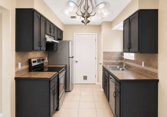 Photo 3 of Single family home for sale at 815 Redway Ln, Houston, TX 77062 | MLS# 95372554 | Listing updated on 2026-09-21