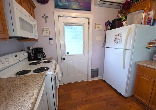 Photo 3 of Sale Pending at 1203 Ave L, Galveston, TX 77550 | MLS# 52357353 | Listing updated on 2026-09-15
