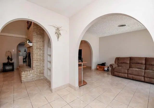 Photo 4 of Single family home for sale at 5627 Spindle Dr, Houston, TX 77086 | MLS# 35435782 | Listing updated on 2026-08-25