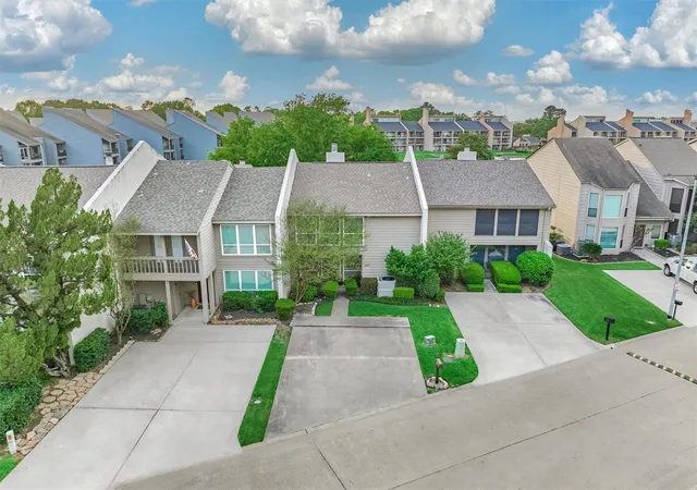 Photo 4 of Townhouse for sale at 3923 Lakewood Dr, Montgomery, TX 77356 | MLS# 81128344 | Listing updated on 2026-06-13