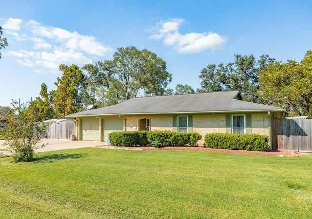 Photo 1 of Sale Pending at 229 Yaupon Dr, Brazoria, TX 77422 | MLS# 14537966 | Listing updated on 2026-10-05