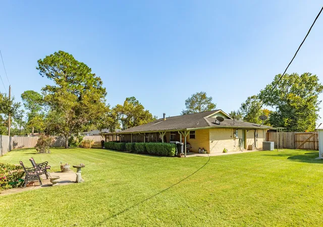 Photo 3 of Sale Pending at 229 Yaupon Dr, Brazoria, TX 77422 | MLS# 14537966 | Listing updated on 2026-10-05