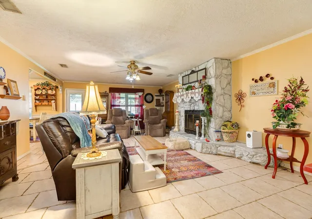 Photo 3 of Sale Pending at 229 Yaupon Dr, Brazoria, TX 77422 | MLS# 14537966 | Listing updated on 2026-10-05