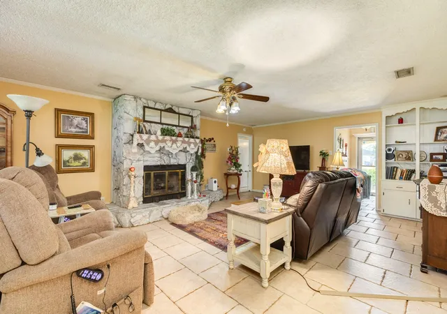 Photo 4 of Sale Pending at 229 Yaupon Dr, Brazoria, TX 77422 | MLS# 14537966 | Listing updated on 2026-10-05