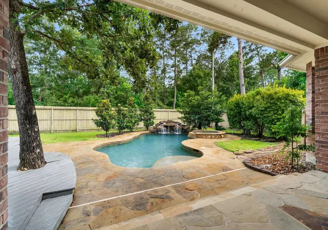 Photo 2 of Single family home for sale at 55 W Matisse Meadow Ct, The Woodlands, TX 77382 | MLS# 75410236 | Listing updated on 2026-09-13