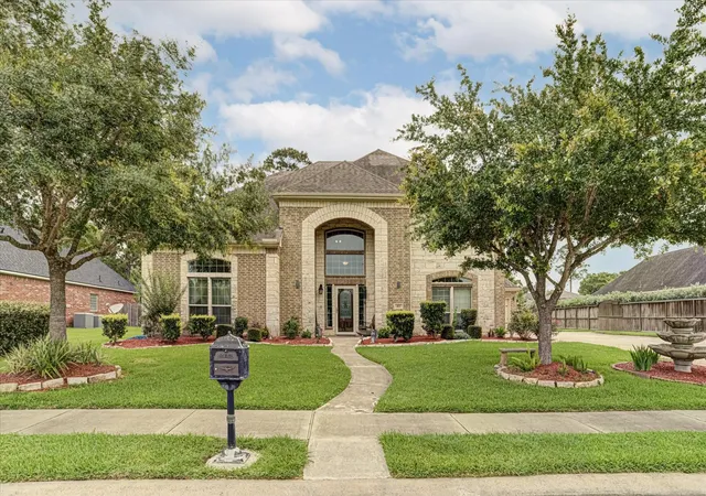 1st image of 422 Old Orchard Dr, Dickinson, TX 77539 | MLS# 29687790