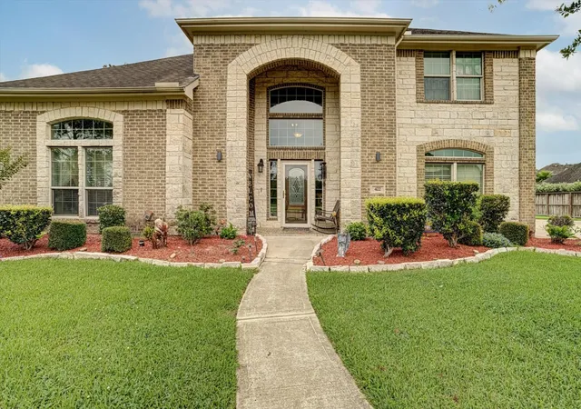 3rd image of 422 Old Orchard Dr, Dickinson, TX 77539 | MLS# 29687790