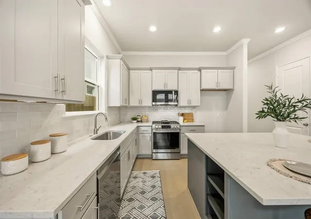 Photo 2 of Single family home for sale at 4317 Roseland St #B, Houston, TX 77006 | MLS# 27842066 | Listing updated on 2026-09-12
