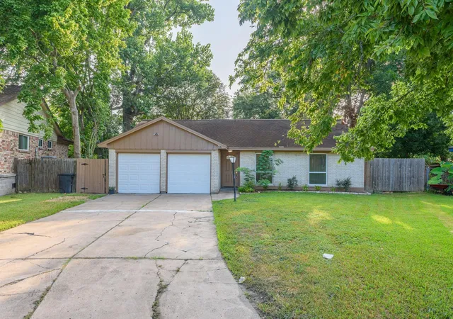 Photo 2 of Single family home for sale at 516 Saint Charles St, League City, TX 77573 | MLS# 4619925 | Listing updated on 2026-09-19