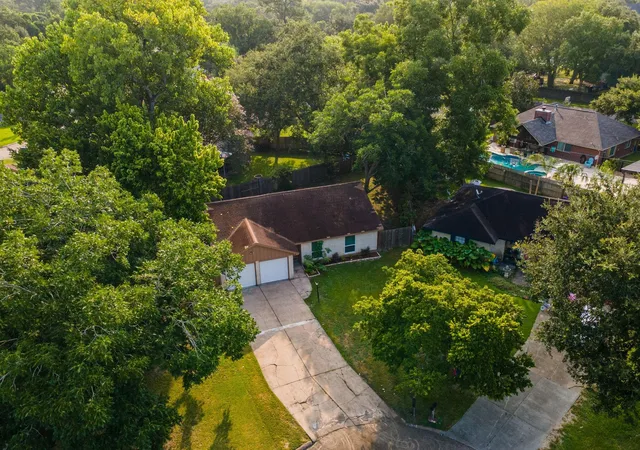 Photo 3 of Single family home for sale at 516 Saint Charles St, League City, TX 77573 | MLS# 4619925 | Listing updated on 2026-09-19