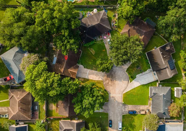 Photo 4 of Single family home for sale at 516 Saint Charles St, League City, TX 77573 | MLS# 4619925 | Listing updated on 2026-09-19