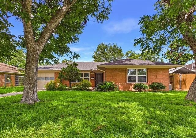 Photo 1 of Sale Pending at 2127 Nell St, Houston, TX 77034 | MLS# 40948816 | Listing updated on 2026-09-08