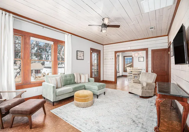 Photo 2 of Single family home for sale at 4919 Austin Dr, Galveston, TX 77551 | MLS# 49784780 | Listing updated on 2026-08-07